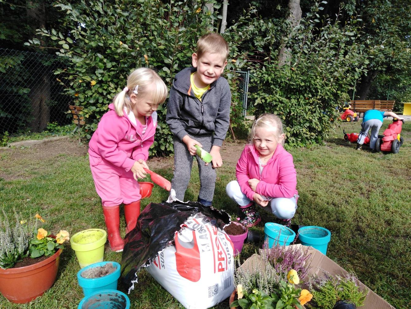 Podzimní květinová výzdoba MŠ - 3