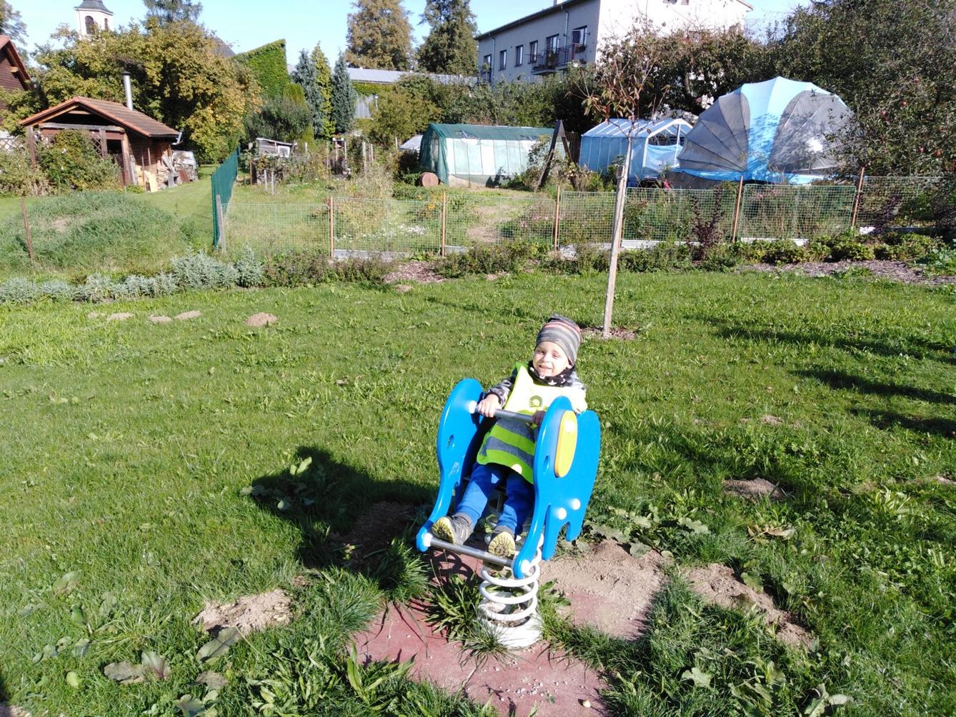 Broučci: návštěva hřiště u obecního úřadu - 7