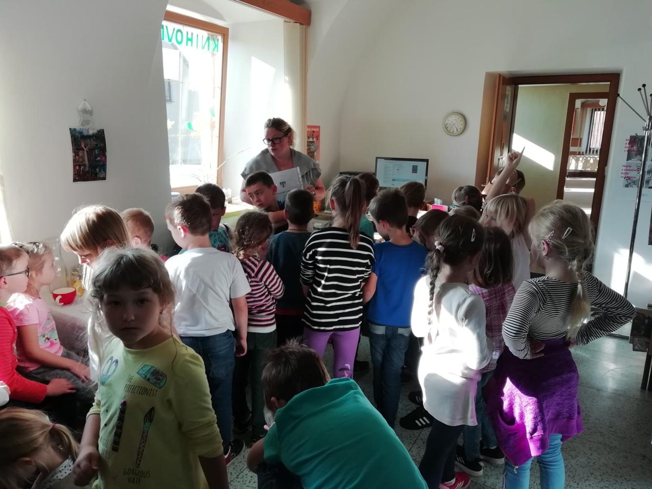 Prvňáčci v Obecní knihovně v Libchavách - 1