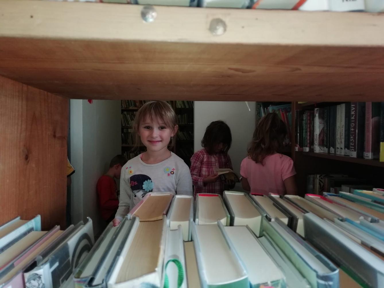 Prvňáčci v Obecní knihovně v Libchavách - 2