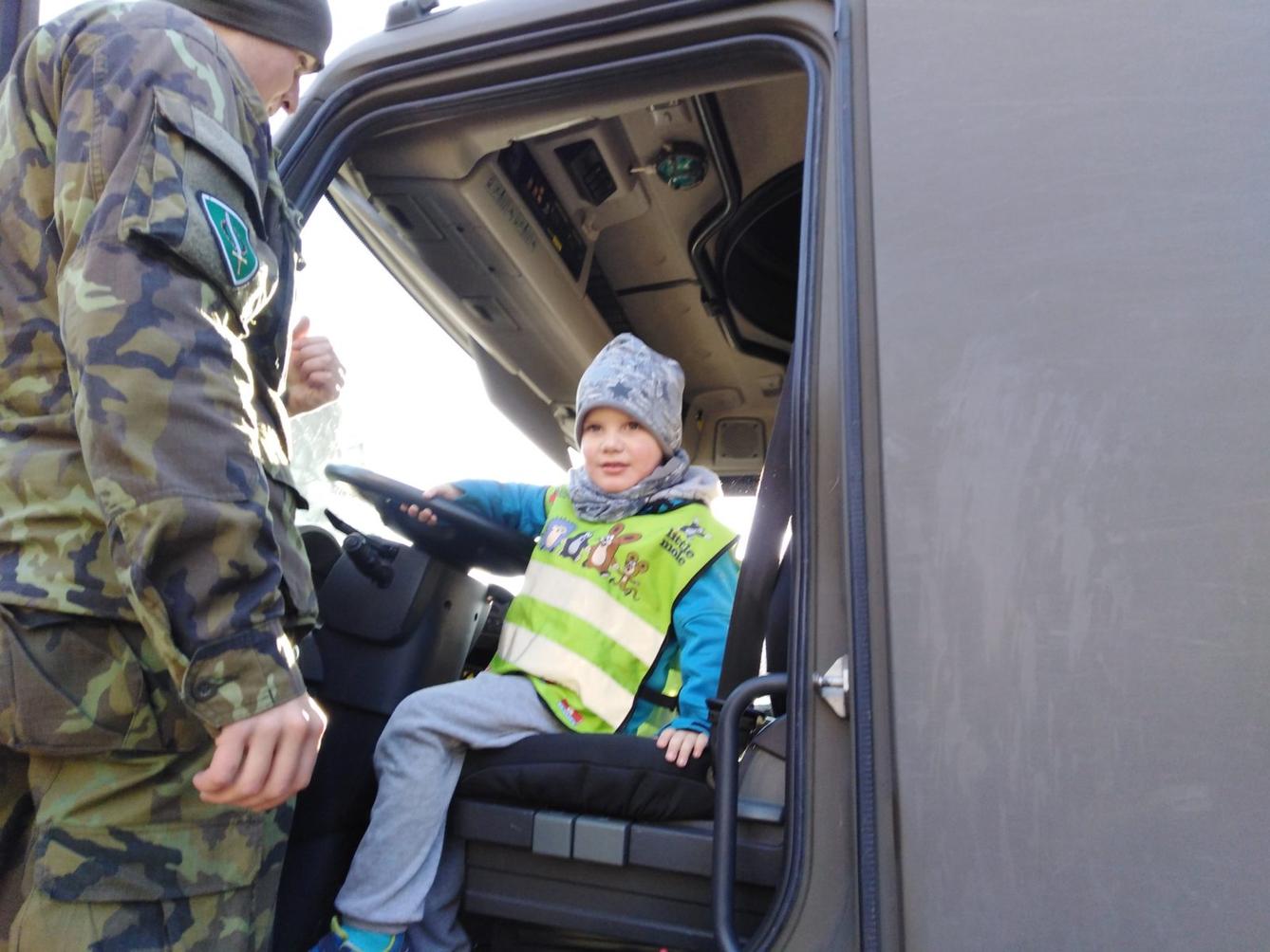 Broučci: návštěva u vojáků - 1