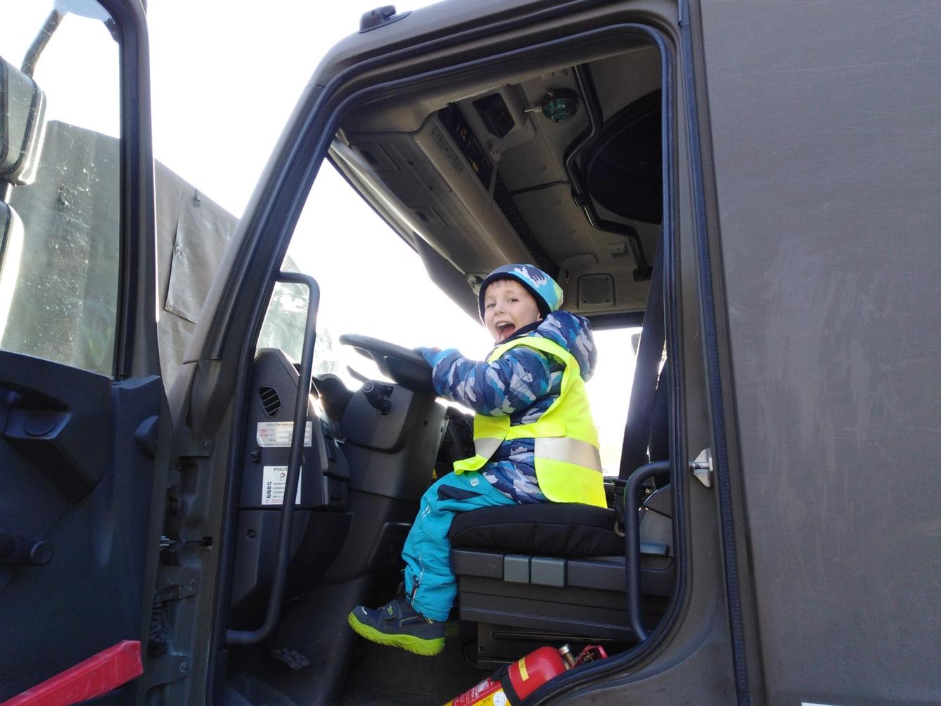 Broučci: návštěva u vojáků - 8