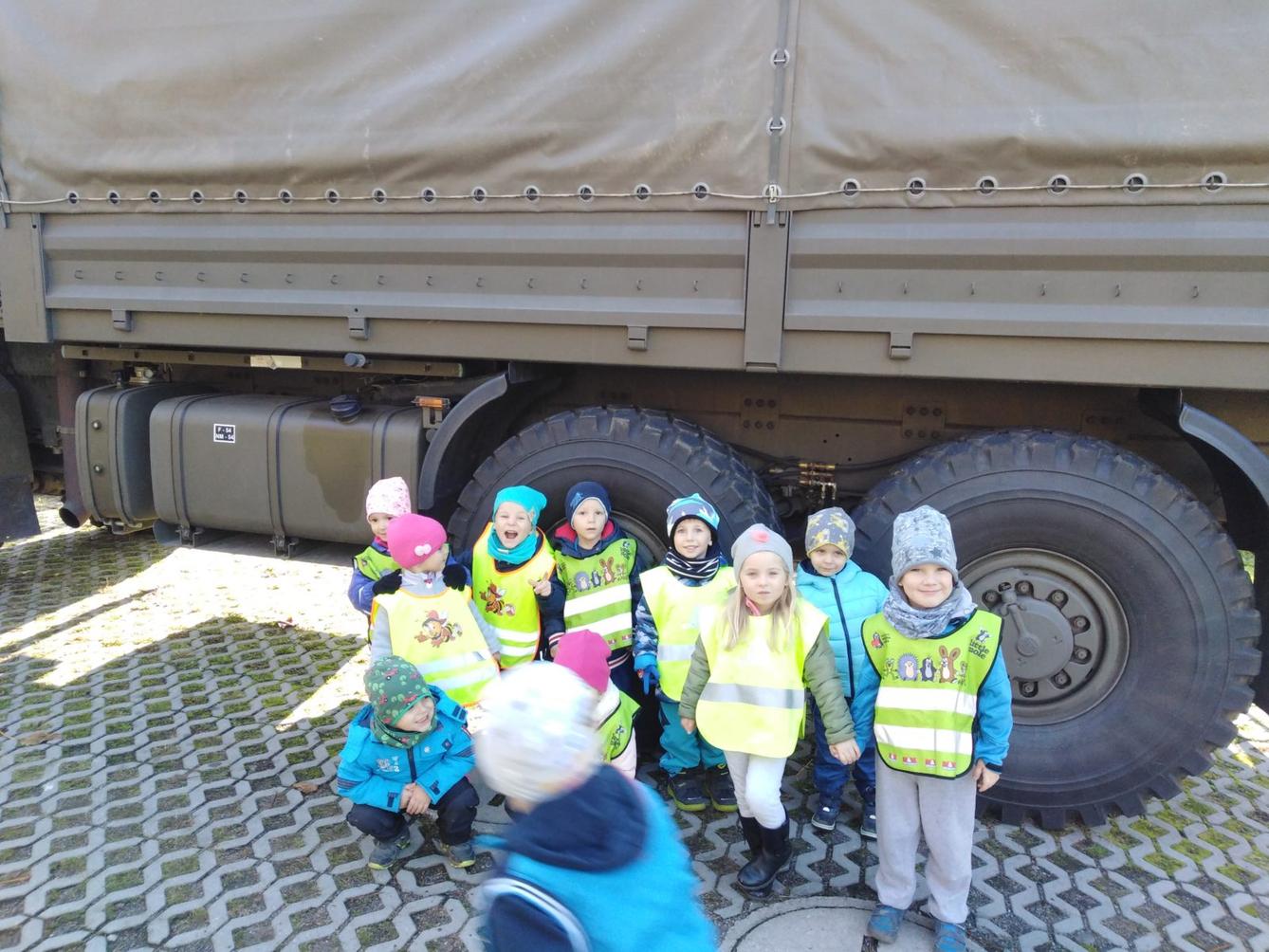 Broučci: návštěva u vojáků - 28