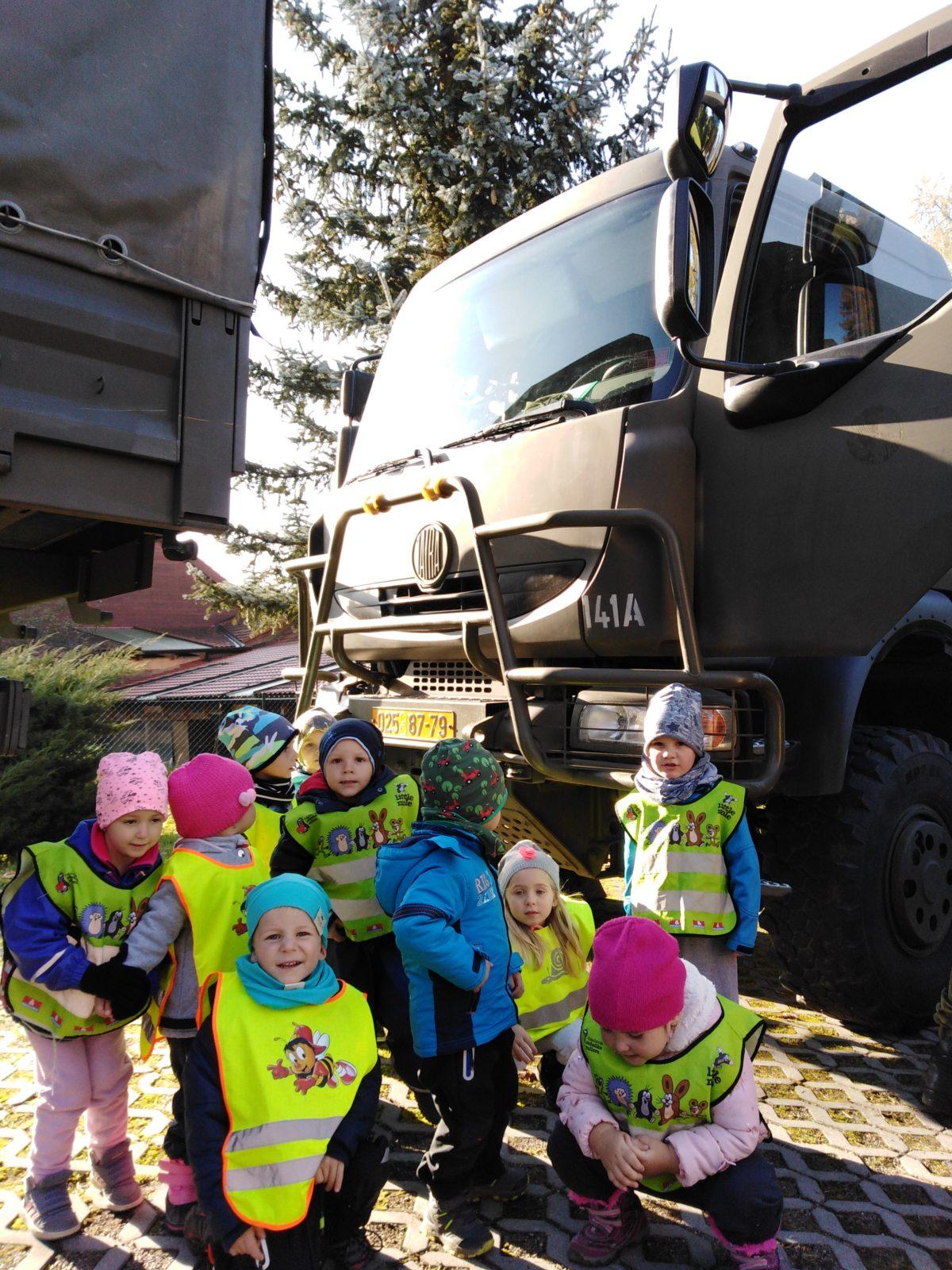 Broučci: návštěva u vojáků - 32