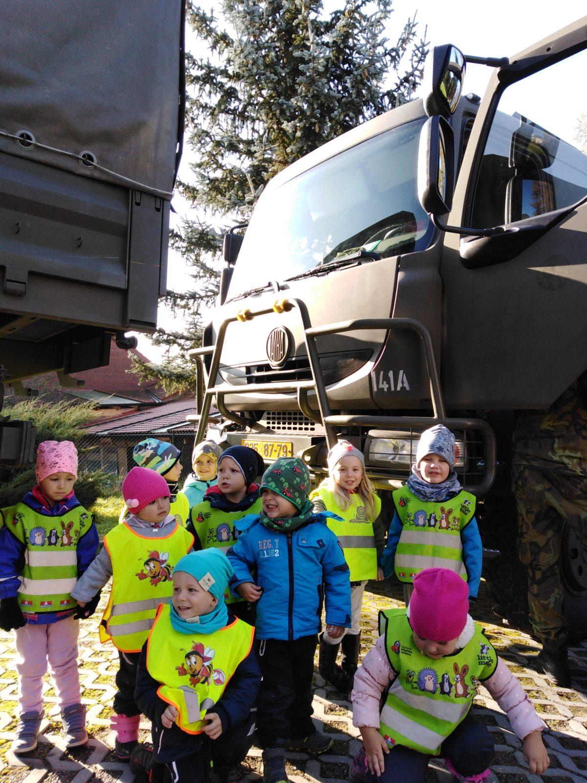 Broučci: návštěva u vojáků - 34