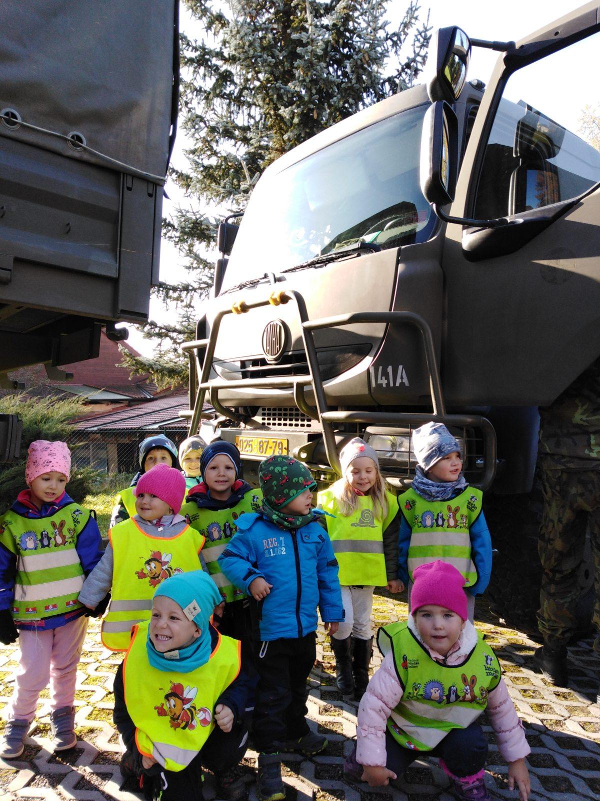 Broučci: návštěva u vojáků - 36