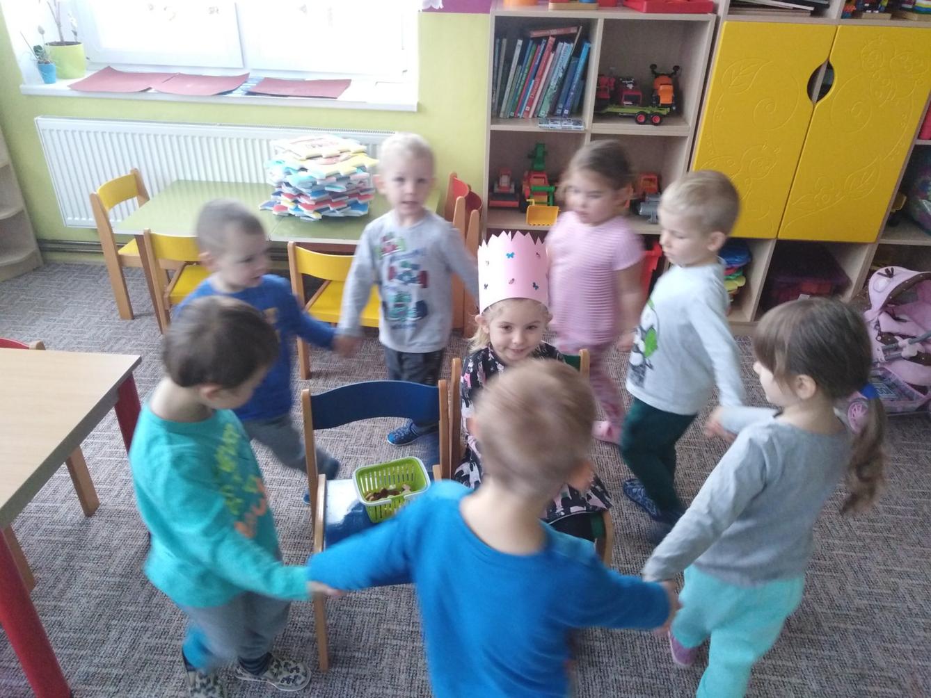 Broučci slaví: Stelinka měla narozeniny - 2