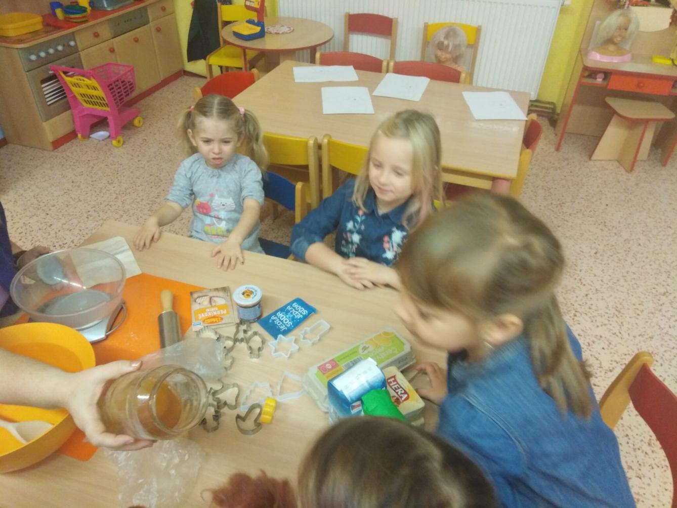 příprava na Vánoce: pečeme perníčky:-) - 11