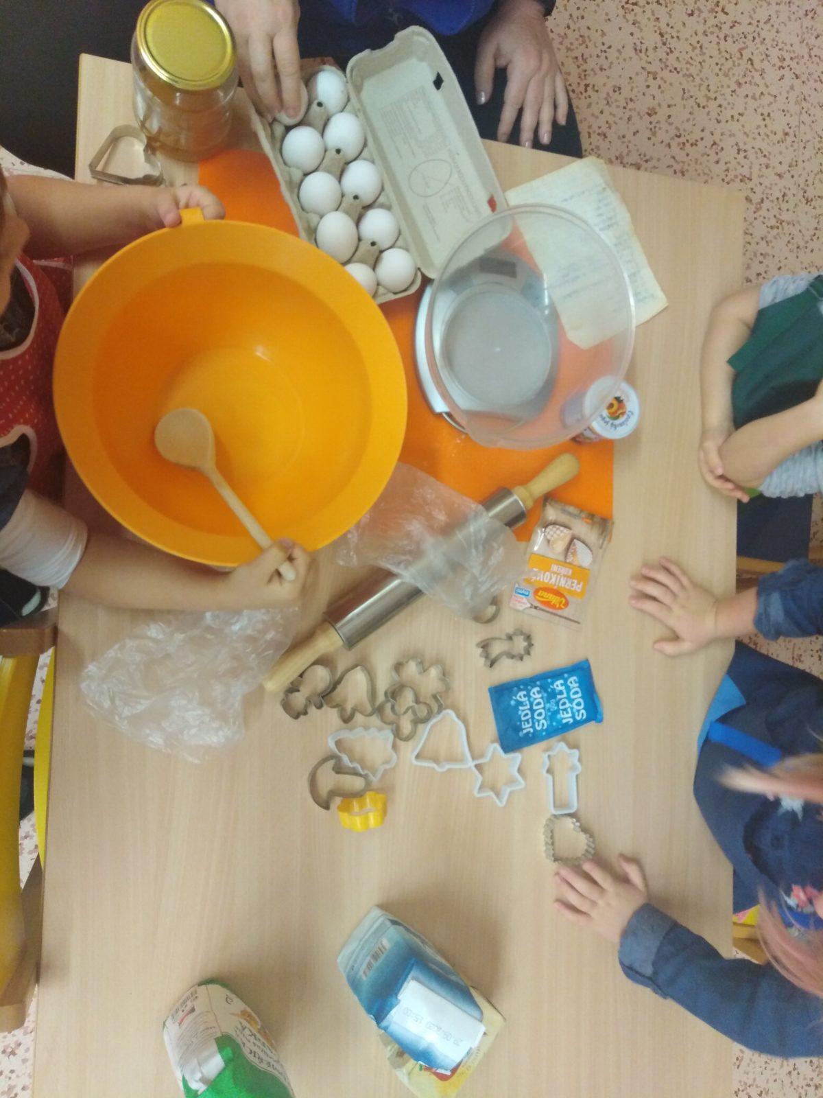 příprava na Vánoce: pečeme perníčky:-) - 15