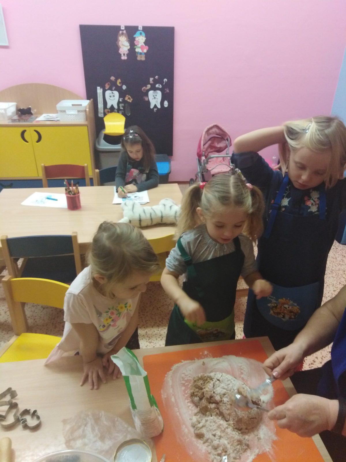 příprava na Vánoce: pečeme perníčky:-) - 25