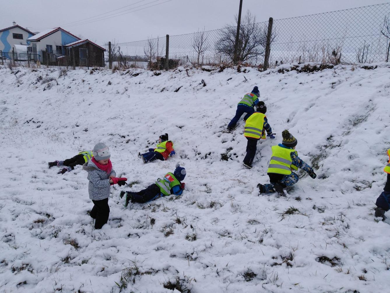 Broučci: konečně sníh!!!:-) - 2