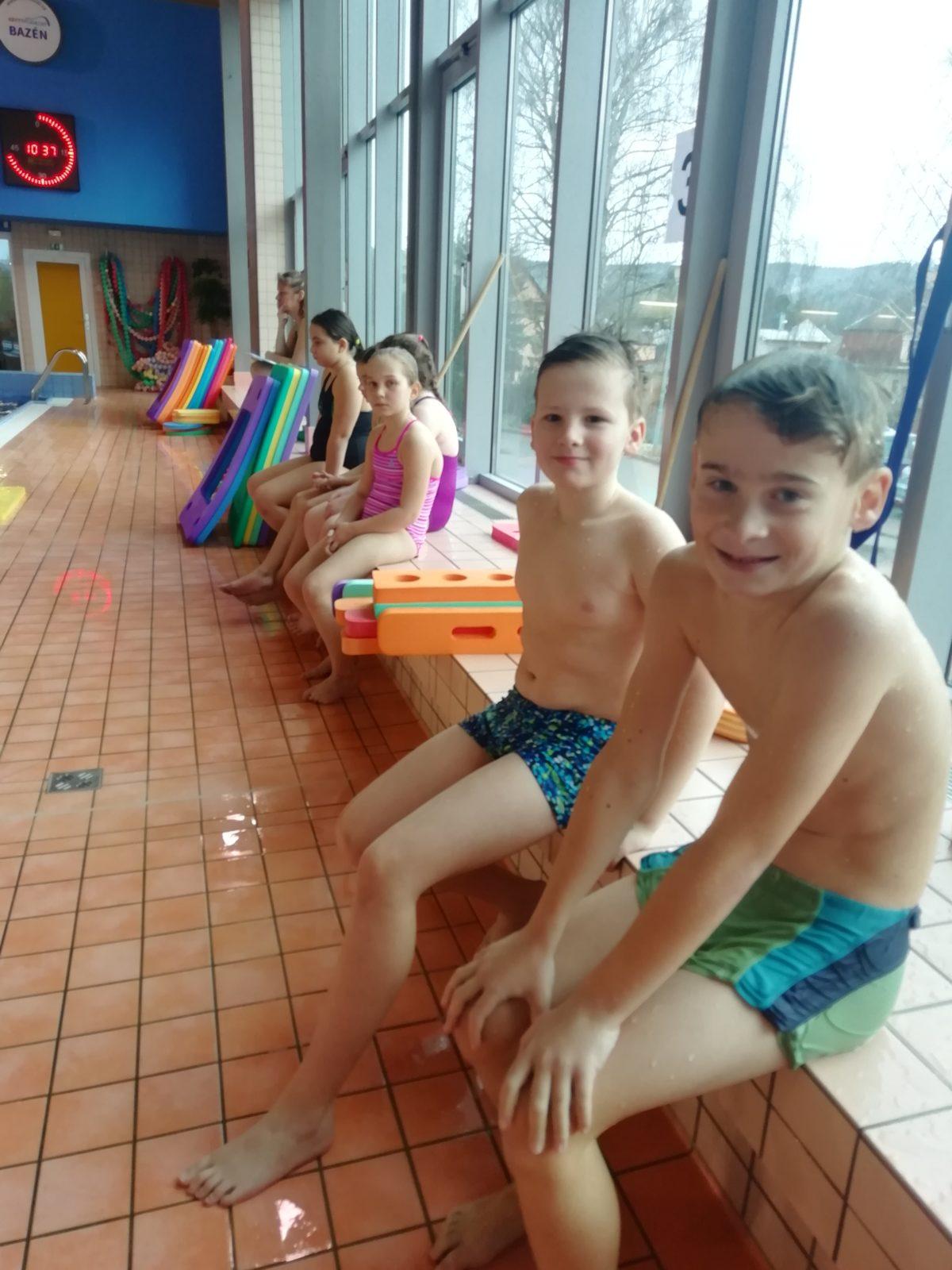 První plavání 1. +  4.A,B třídy - 4