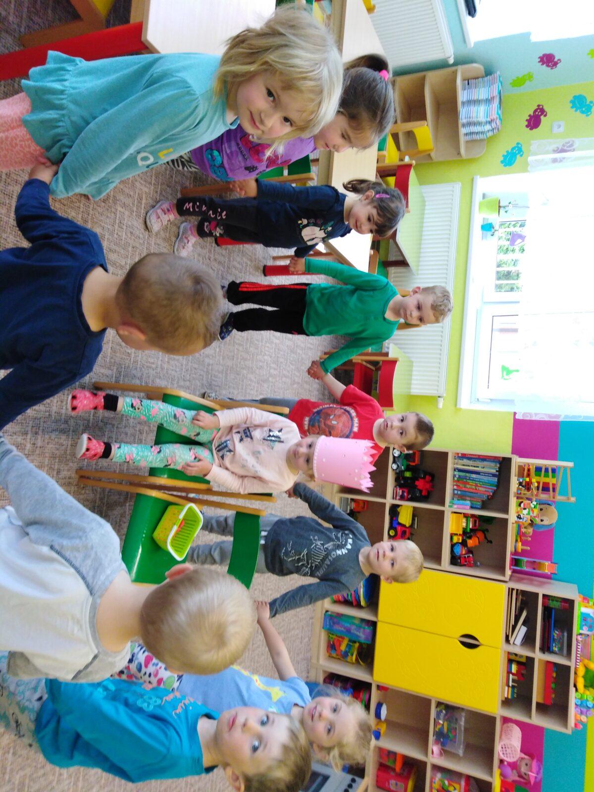 Broučci slaví: Markétka měla narozeniny - 1