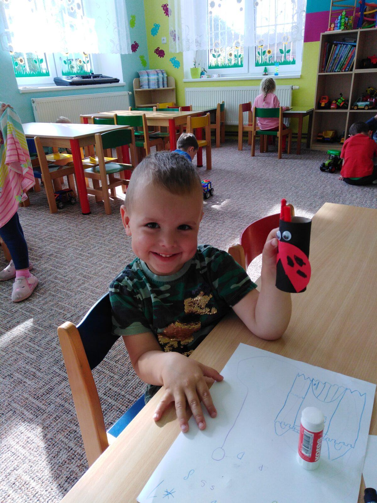 Tvoření u Broučků: "naše Beruška" - 8