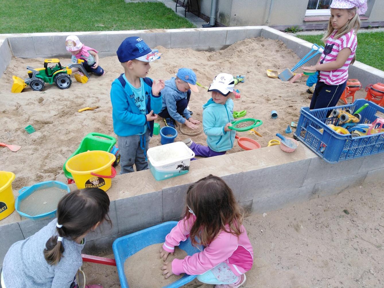 Hrajeme si na zahradě:-) - 12