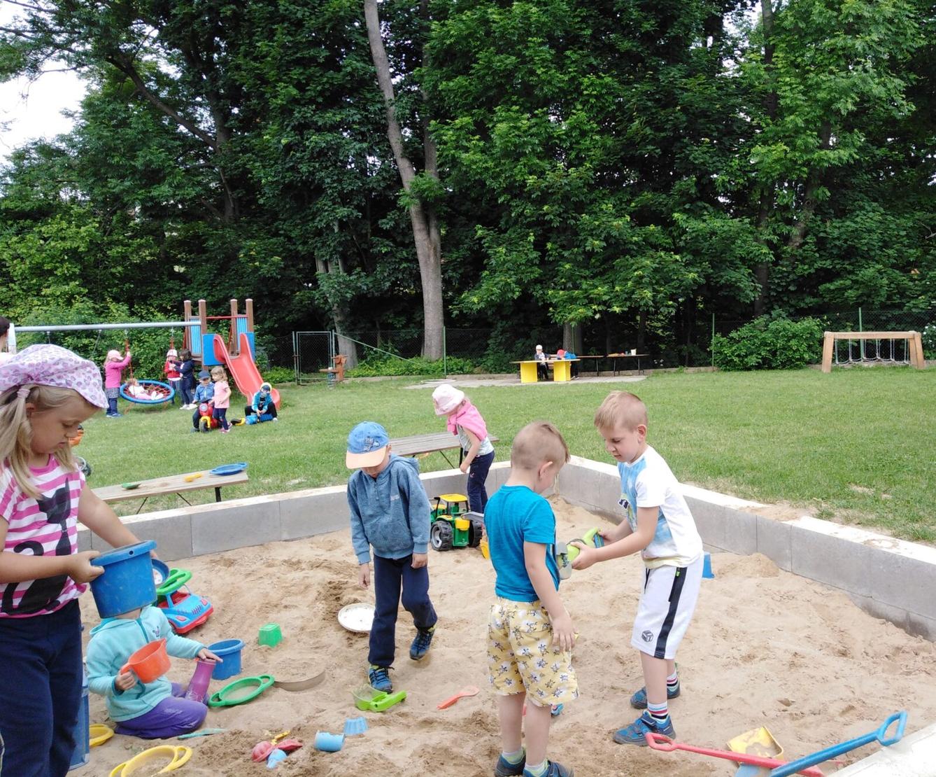 Hrajeme si na zahradě:-) - 13