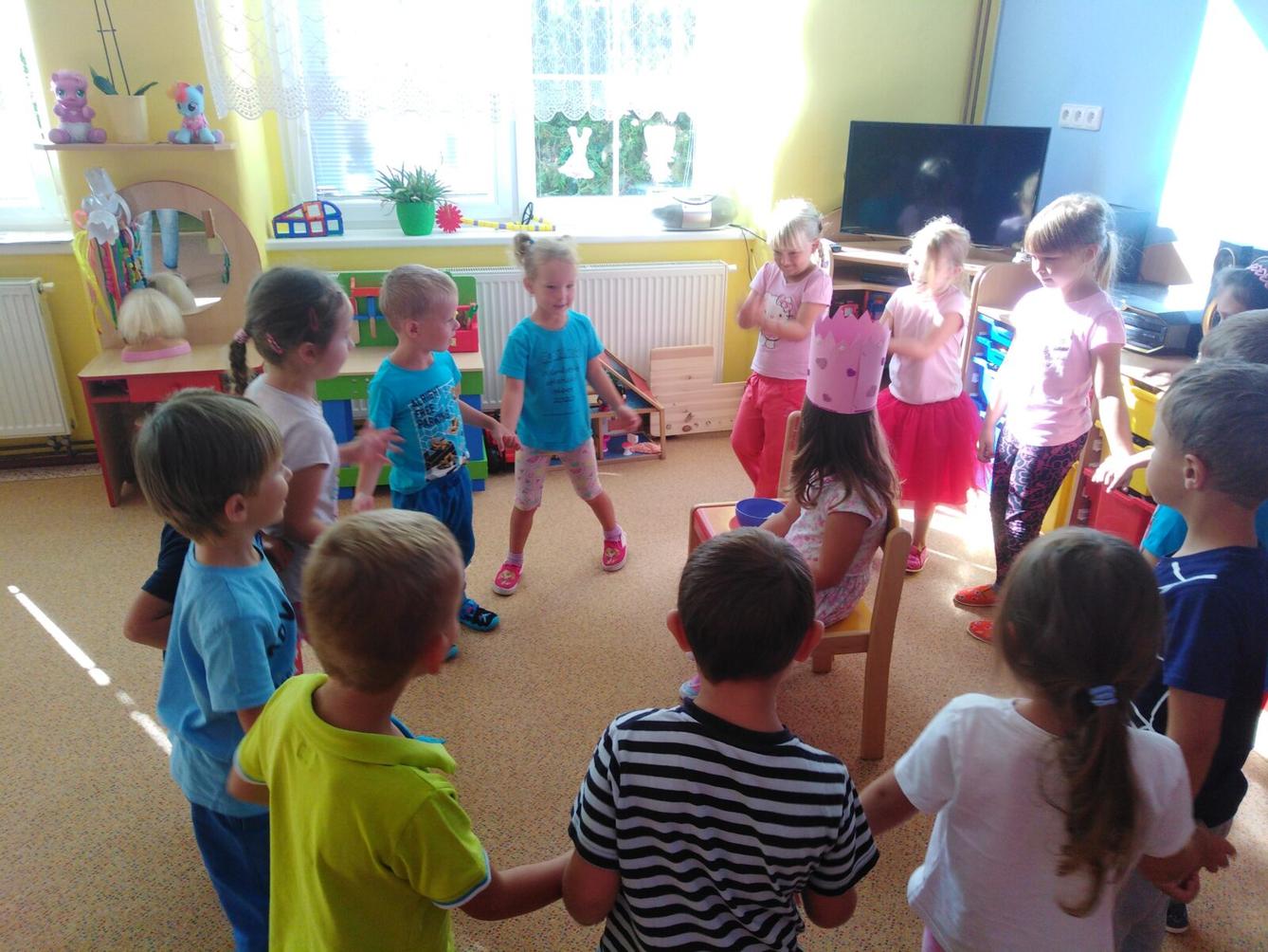 Broučci slaví: Adélka měla narozeniny - 8