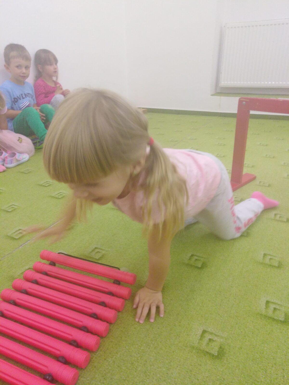 Broučci: "pracujeme a cvičíme" :-) - 37