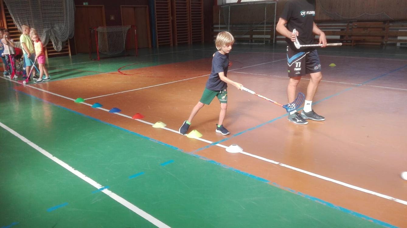 Úkazkové hodiny florbalu - 18