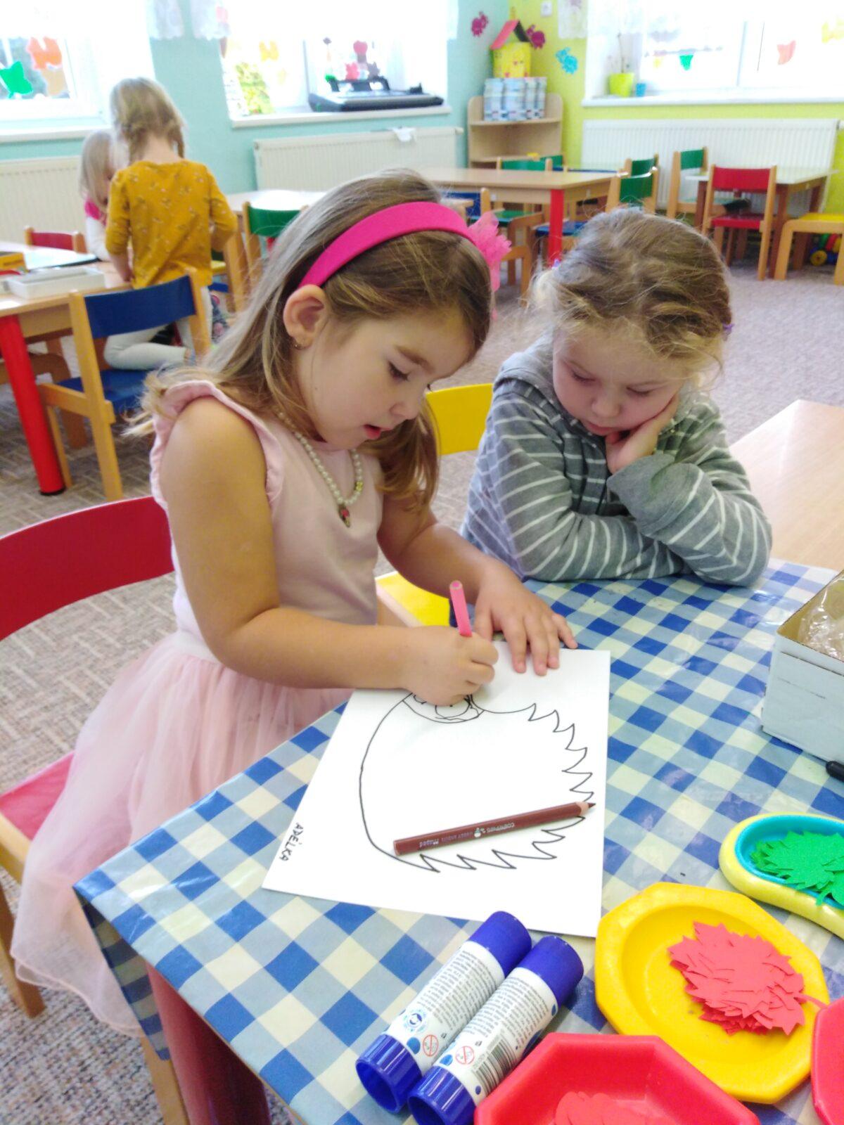 Broučci: "Tvořeníčko, tvoření" - "Listí žloutne, poletuje" - 24