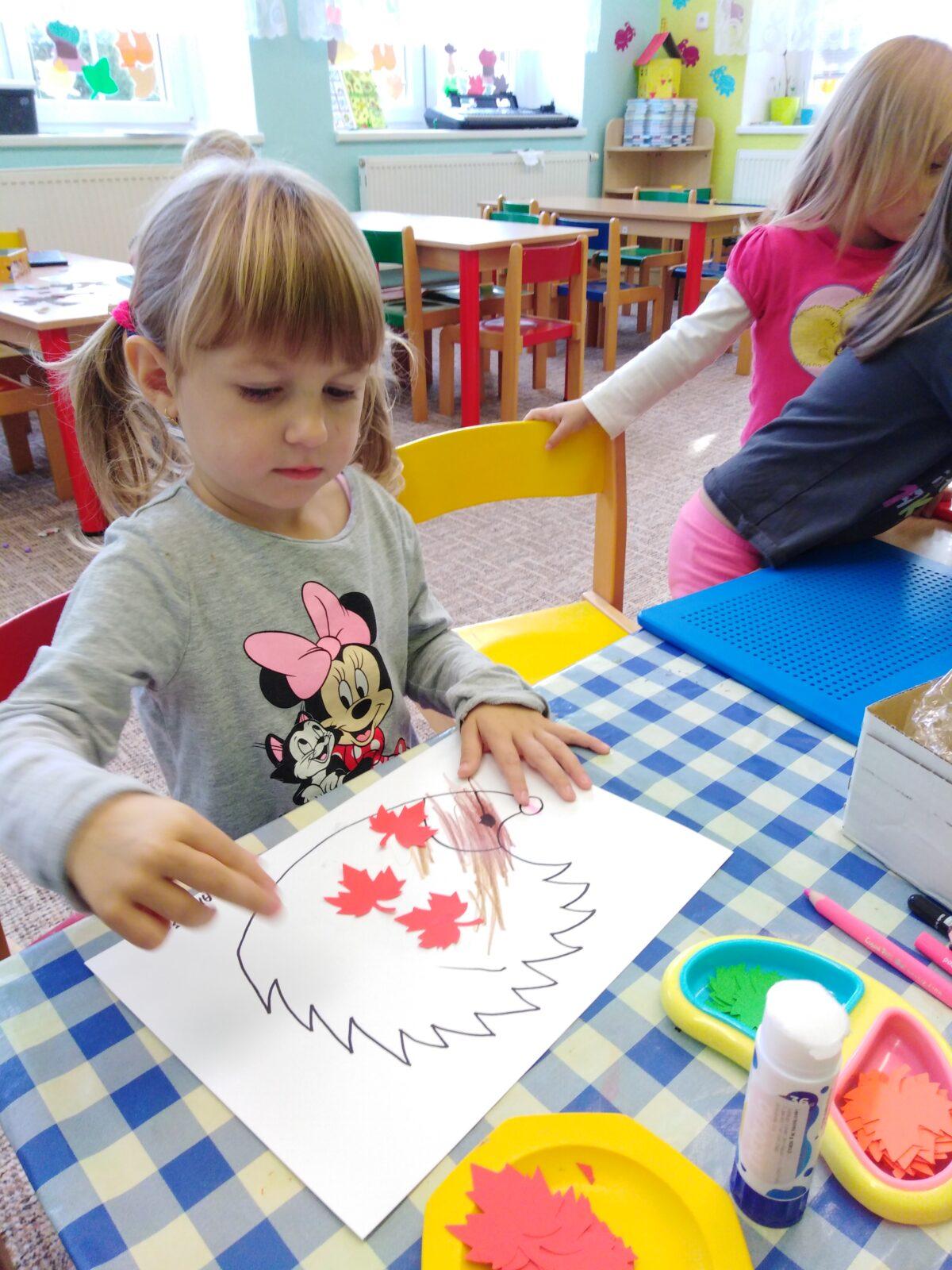 Broučci: "Tvořeníčko, tvoření" - "Listí žloutne, poletuje" - 40