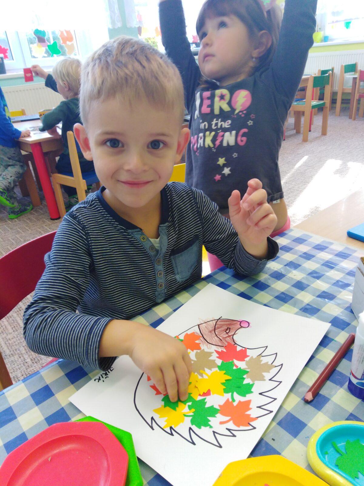 Broučci: "Tvořeníčko, tvoření" - "Listí žloutne, poletuje" - 42