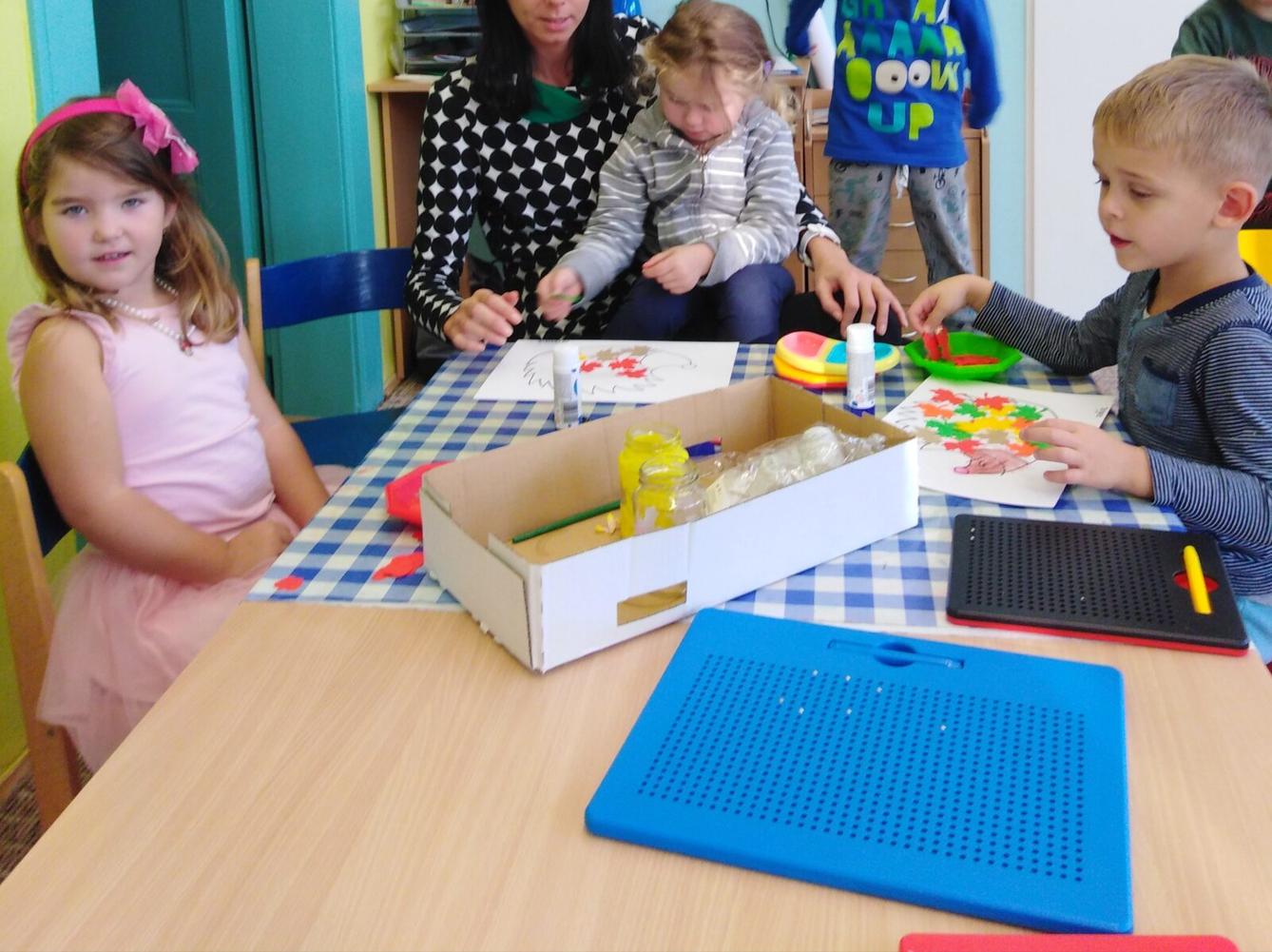 Broučci: "Tvořeníčko, tvoření" - "Listí žloutne, poletuje" - 45