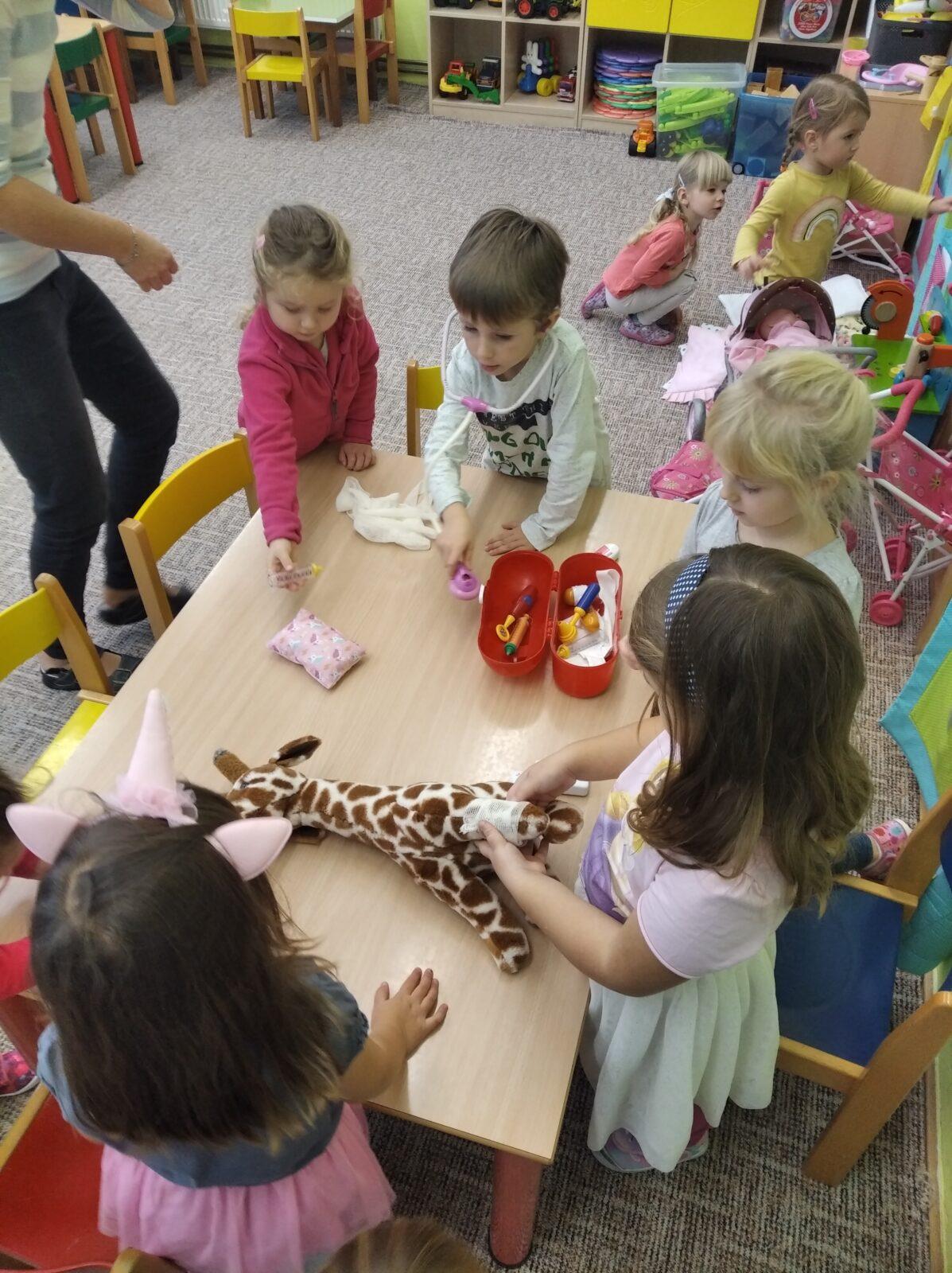 Broučci: "zdraví x nemoc" aneb "když Alenka stůně" - 1