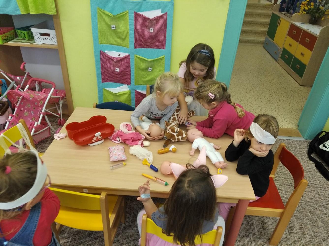 Broučci: "zdraví x nemoc" aneb "když Alenka stůně" - 6