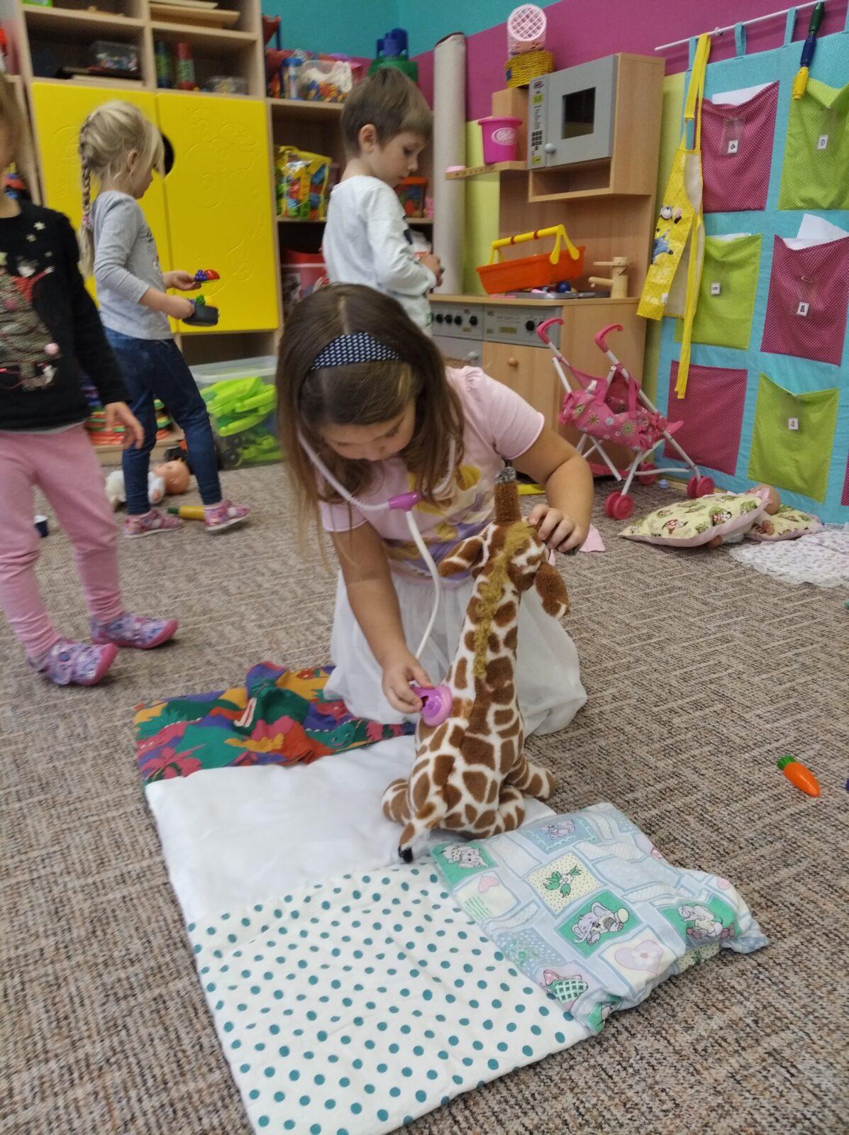 Broučci: "zdraví x nemoc" aneb "když Alenka stůně" - 8