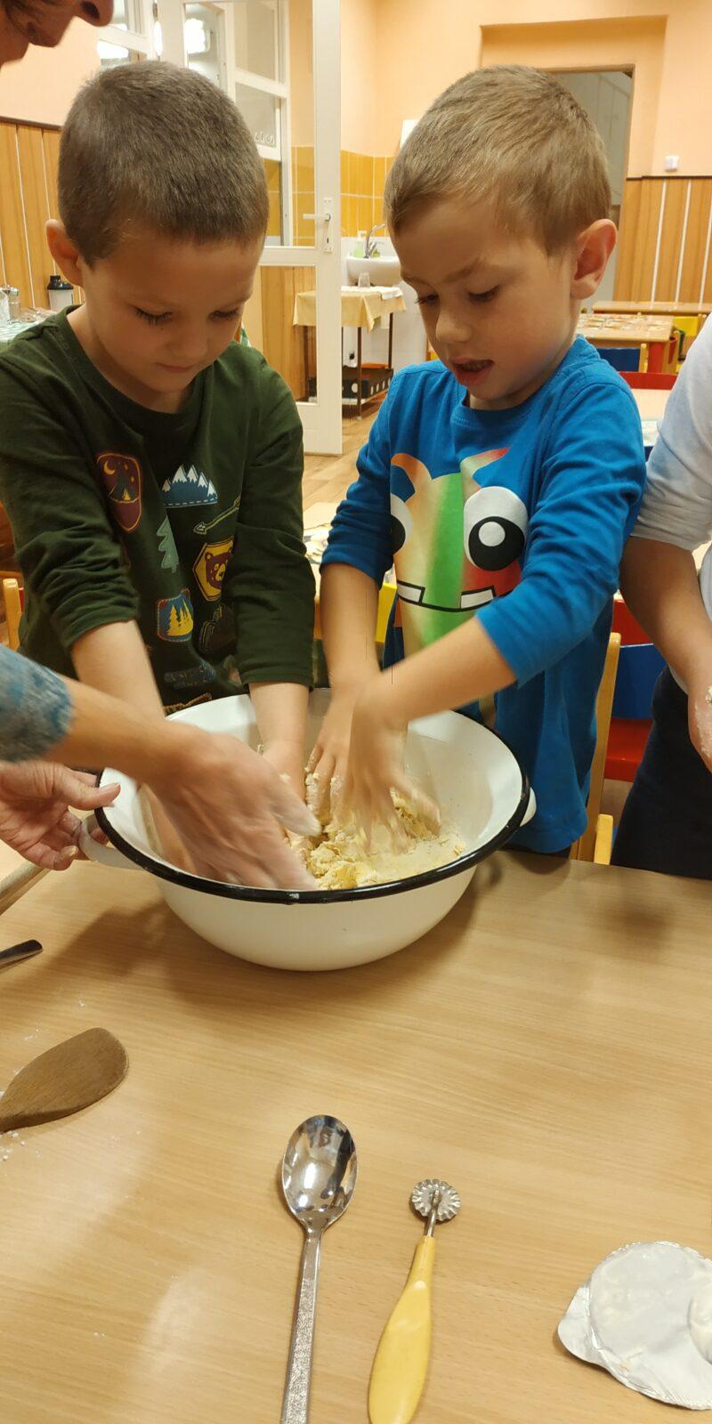 Pečení svatomartinských rohlíčků - 5