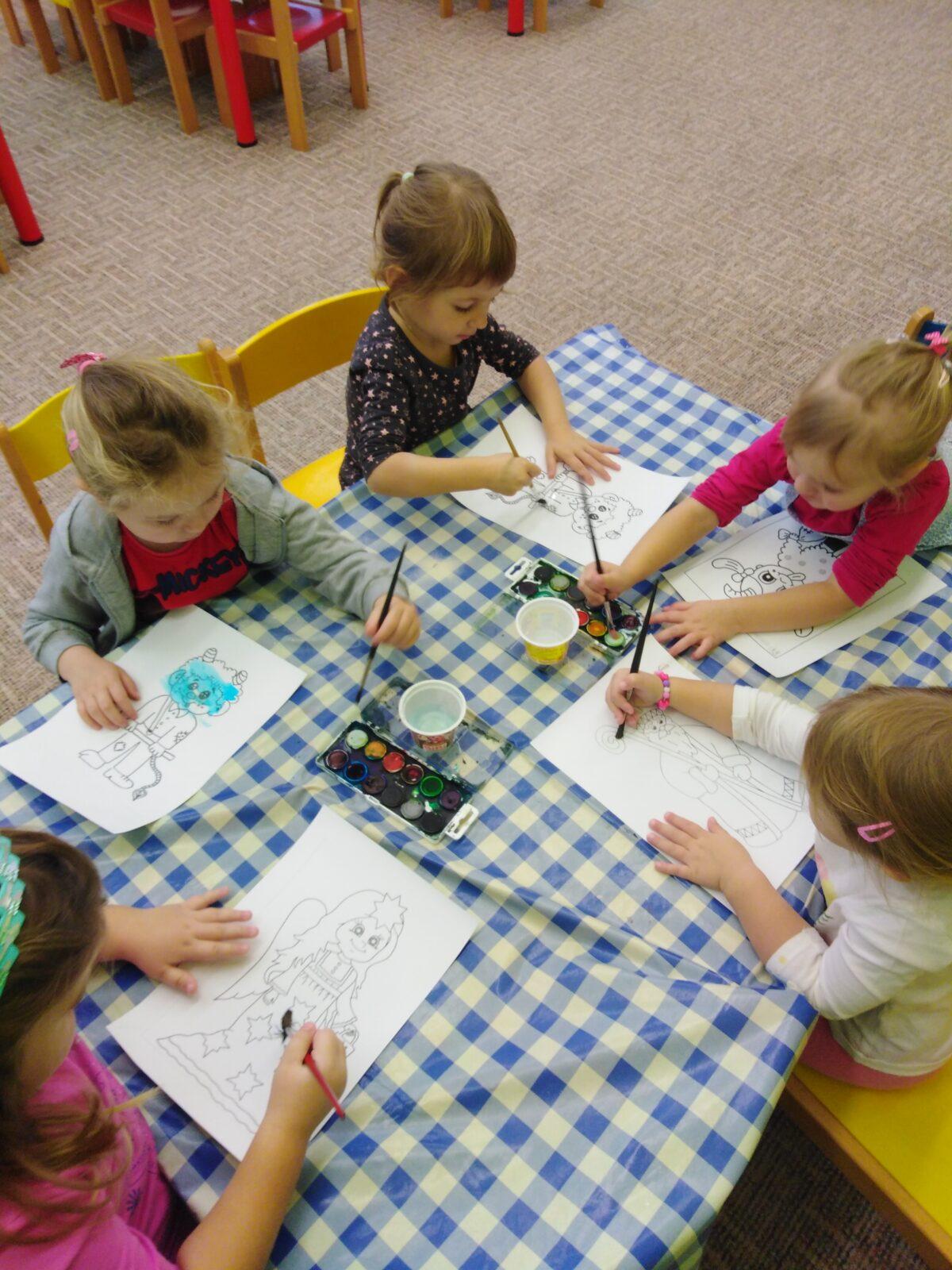 Broučci: "čertoviny", vycházka k Betlému, výroba sněhuláčka - 16