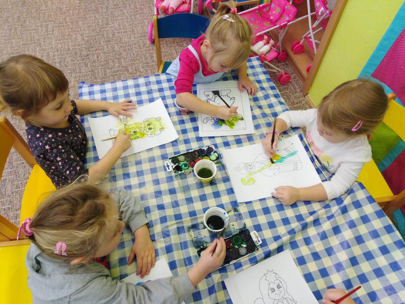 Broučci: "čertoviny", vycházka k Betlému, výroba sněhuláčka - 22