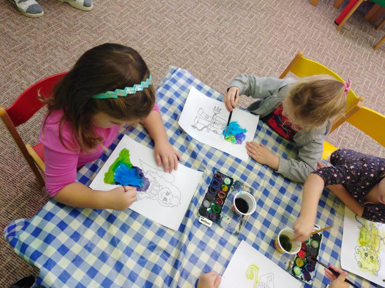 Broučci: "čertoviny", vycházka k Betlému, výroba sněhuláčka - 23