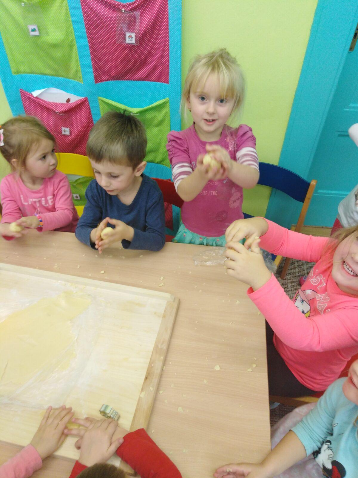 Broučci: pečeme linecké cukroví:-) - 11