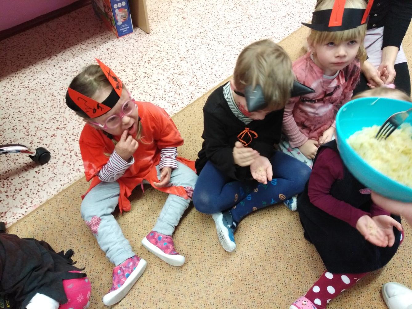 Návštěva ČERTA, MIKULÁŠE A ANDÍLKA v MŠ - 8