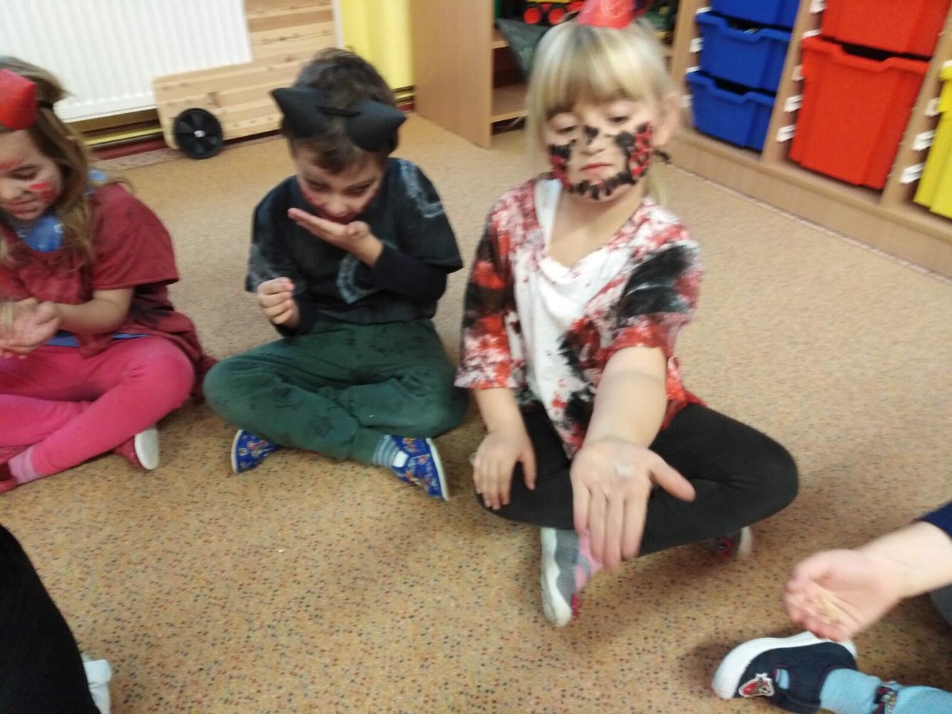 Návštěva ČERTA, MIKULÁŠE A ANDÍLKA v MŠ - 13