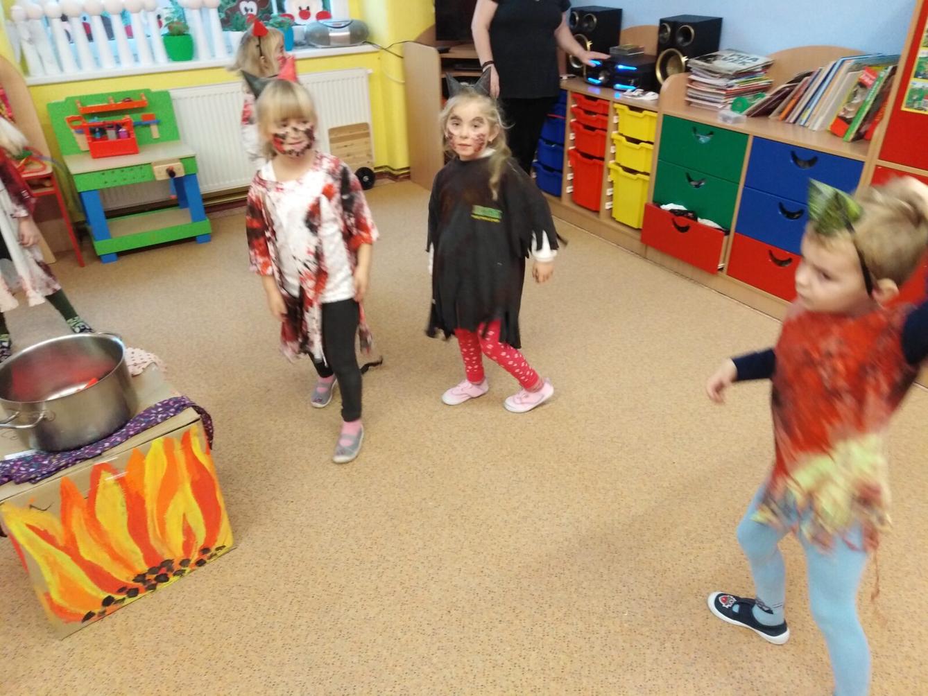 Návštěva ČERTA, MIKULÁŠE A ANDÍLKA v MŠ - 26