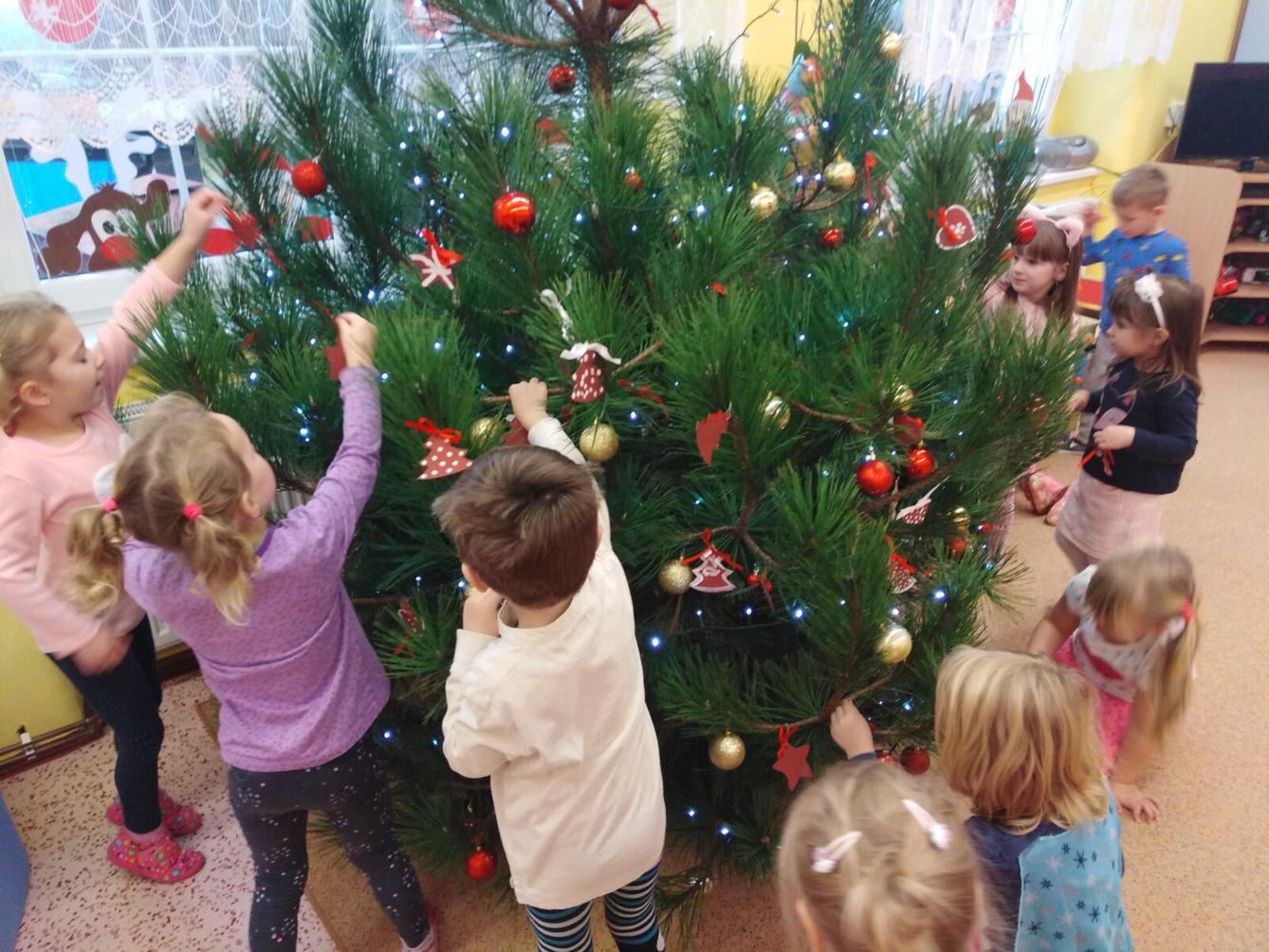 Zdobíme stromeček - 16