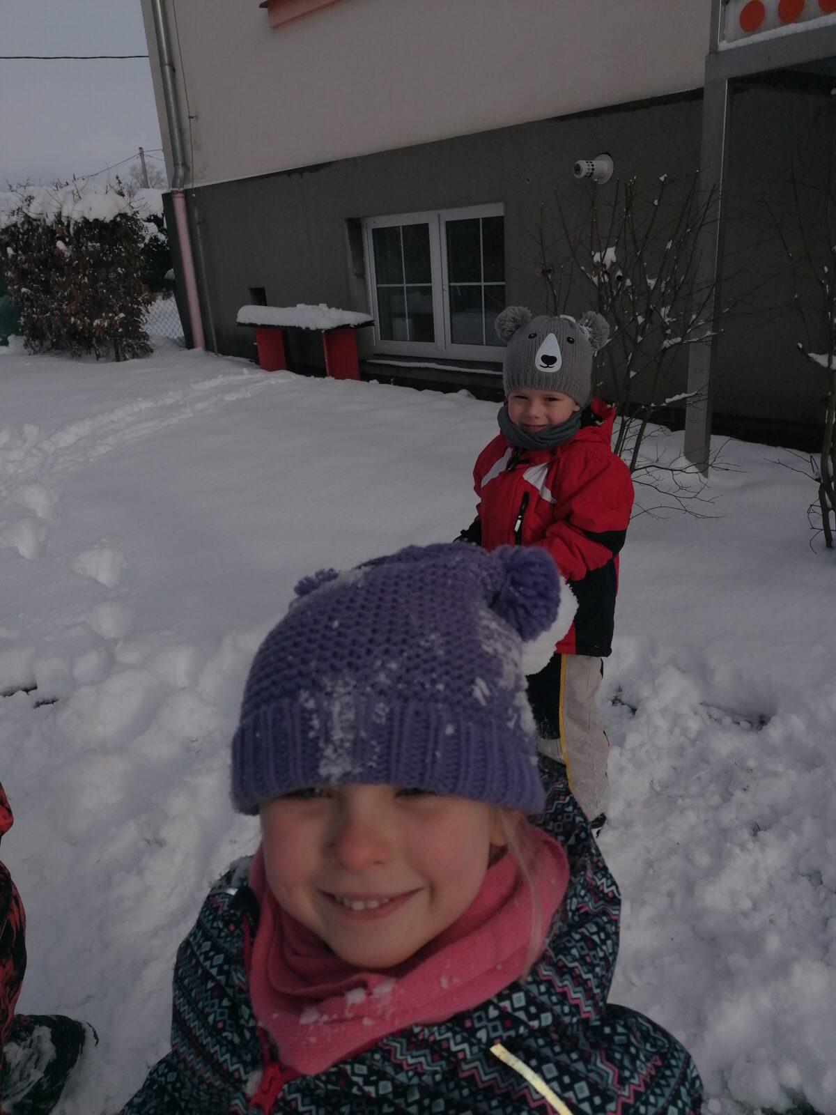 Sněhové radovánky na zahradě MŠ - 5