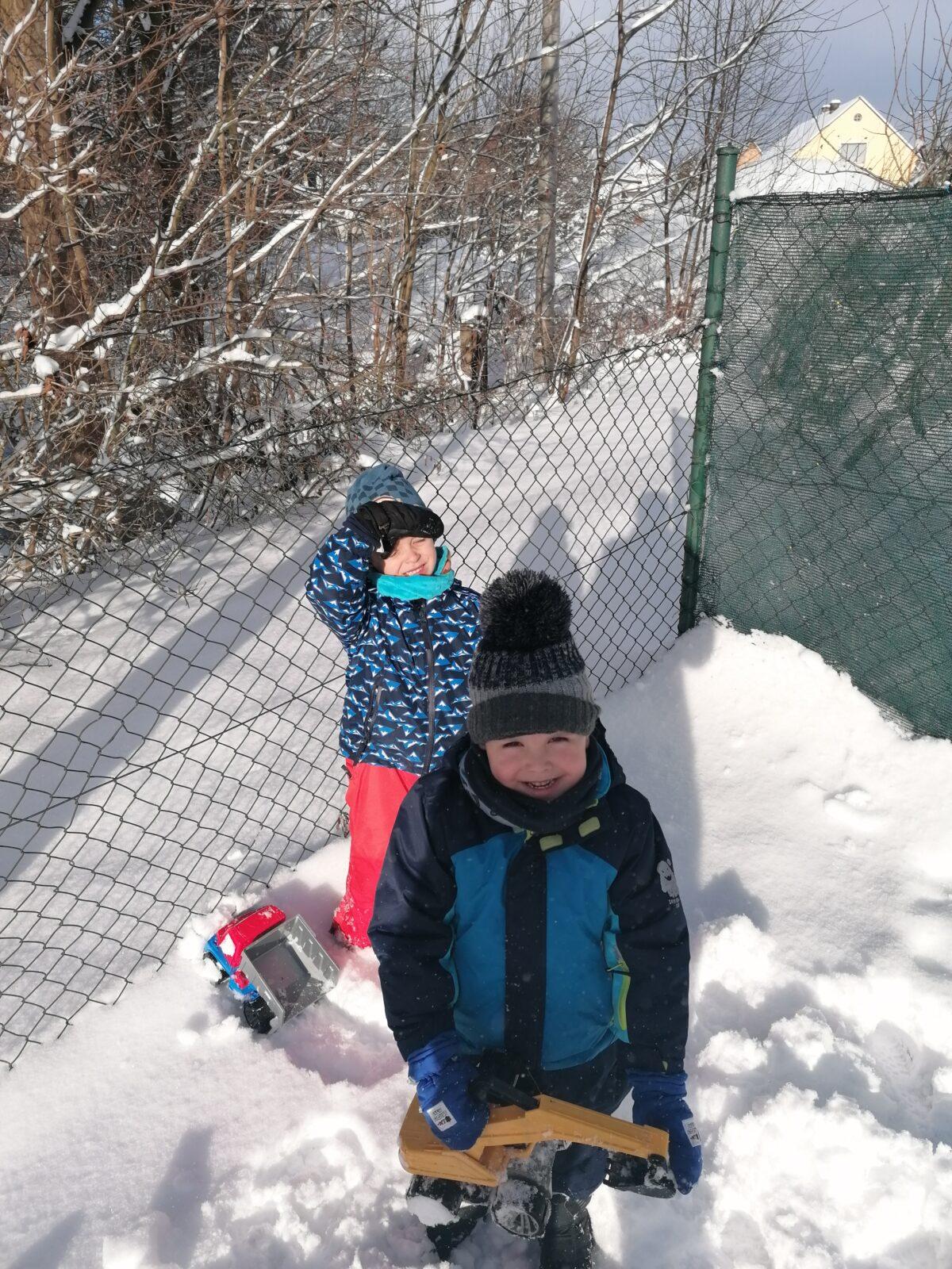 Sněhové radovánky na zahradě MŠ - 19