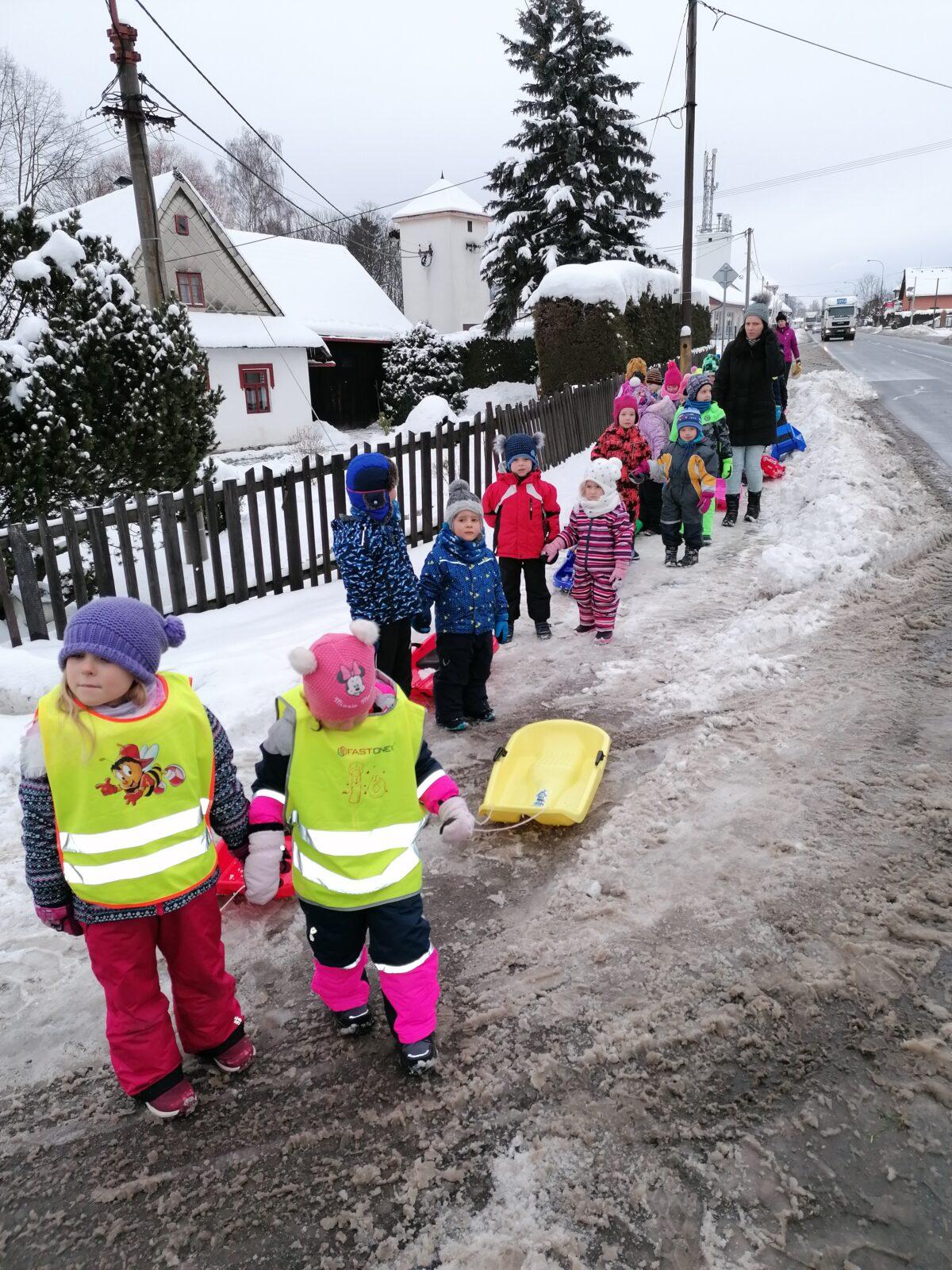 ZIMNÍ OLYMPIJSKÉ HRY V MŠ  III. (závody "bobů" a "spřežení" :-)) - 4
