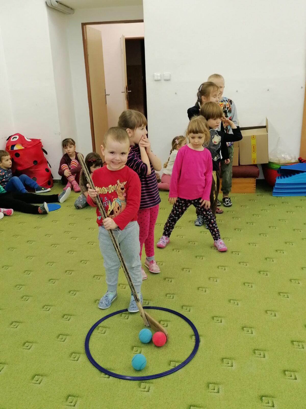 ZIMNÍ OLYMPIJSKÉ HRY V MŠ V. (hod koulí na cíl a "hokej") - 14