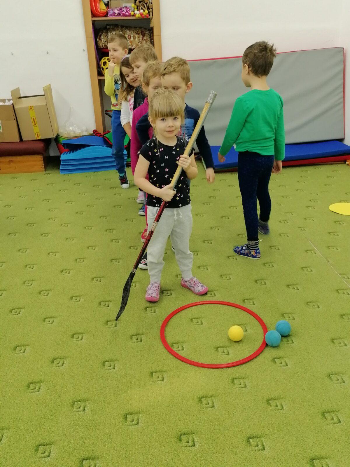 ZIMNÍ OLYMPIJSKÉ HRY V MŠ V. (hod koulí na cíl a "hokej") - 20