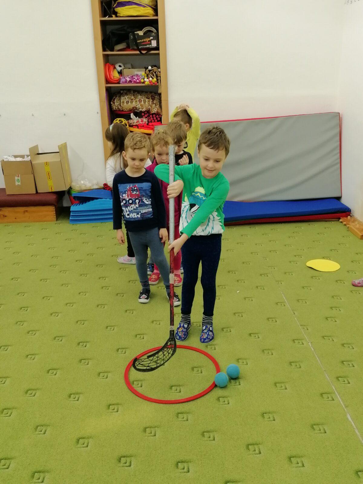 ZIMNÍ OLYMPIJSKÉ HRY V MŠ V. (hod koulí na cíl a "hokej") - 22