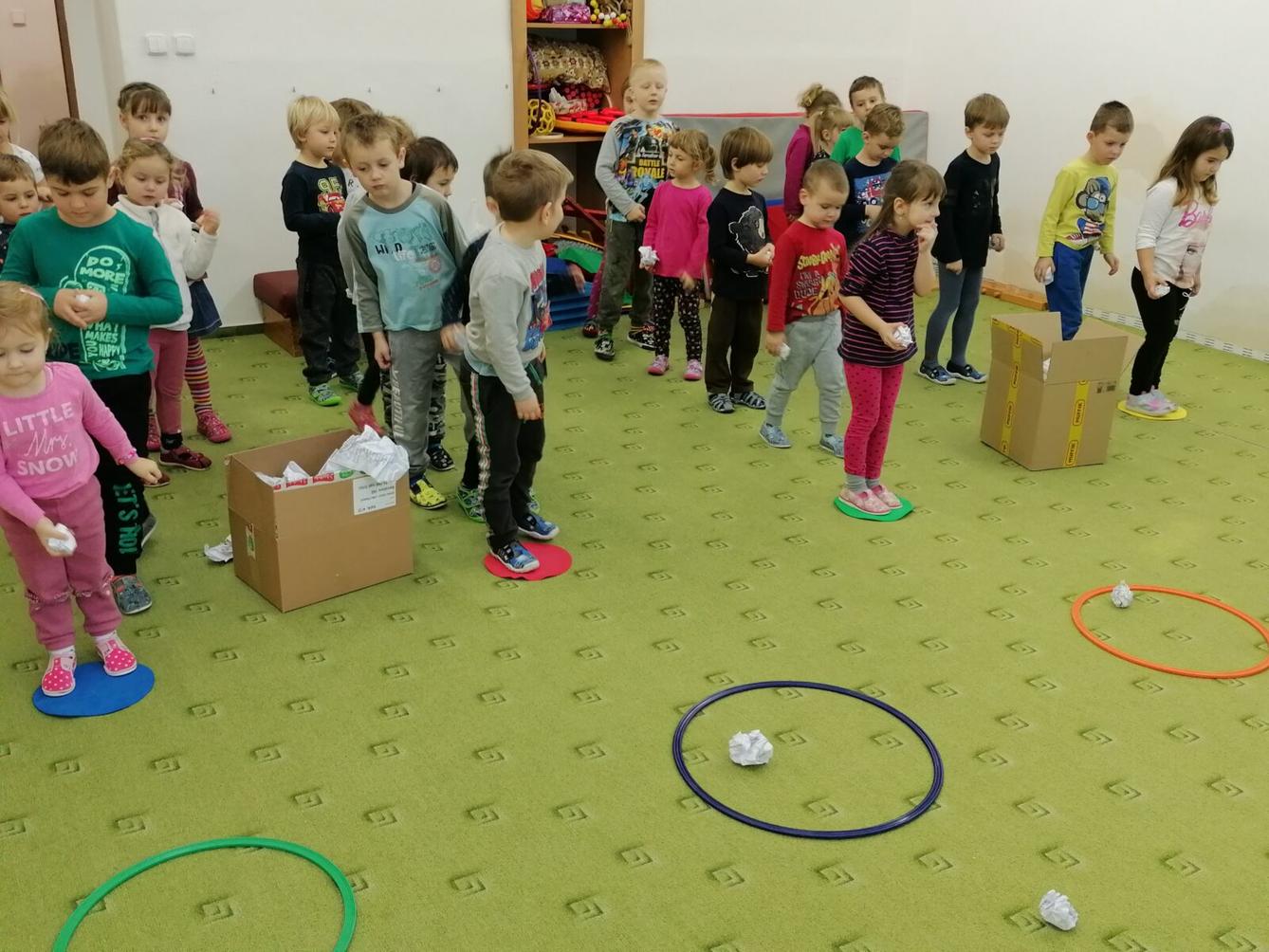 ZIMNÍ OLYMPIJSKÉ HRY V MŠ V. (hod koulí na cíl a "hokej") - 24