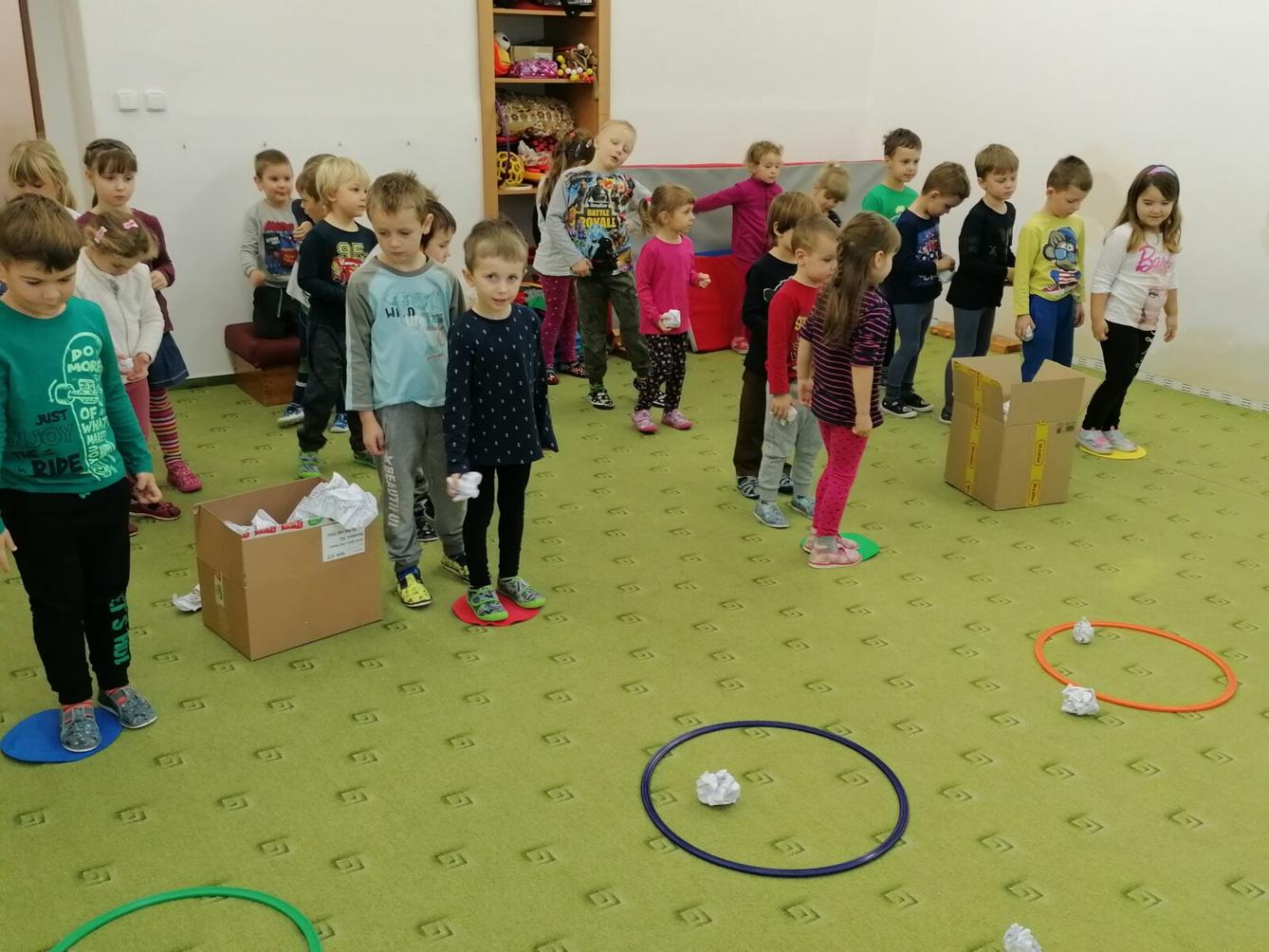 ZIMNÍ OLYMPIJSKÉ HRY V MŠ V. (hod koulí na cíl a "hokej") - 25