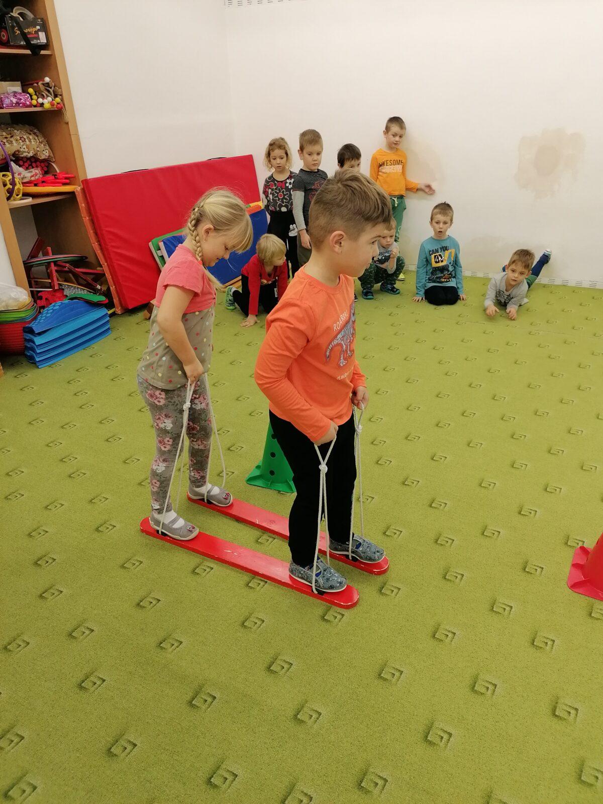 ZIMNÍ OLYMPIJSKÉ HRY V MŠ VI. (slalom na lyžích a "padák") - 2