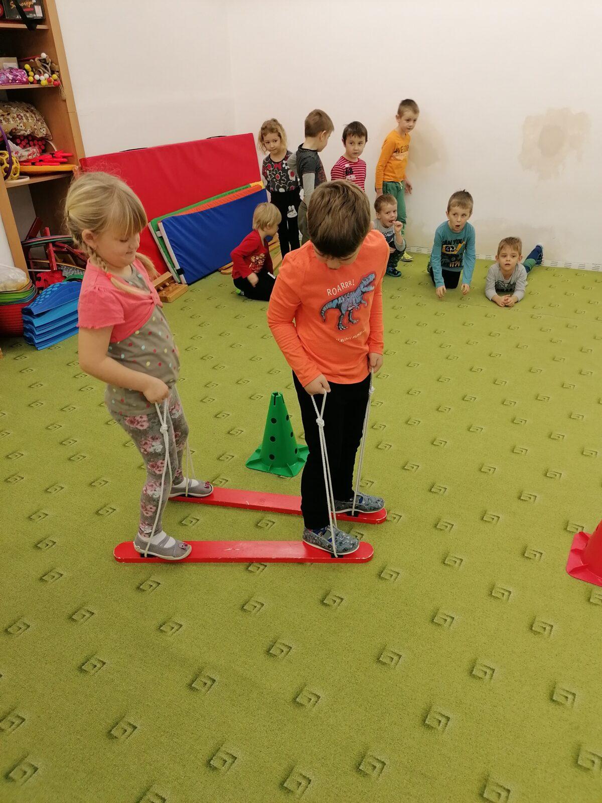 ZIMNÍ OLYMPIJSKÉ HRY V MŠ VI. (slalom na lyžích a "padák") - 4