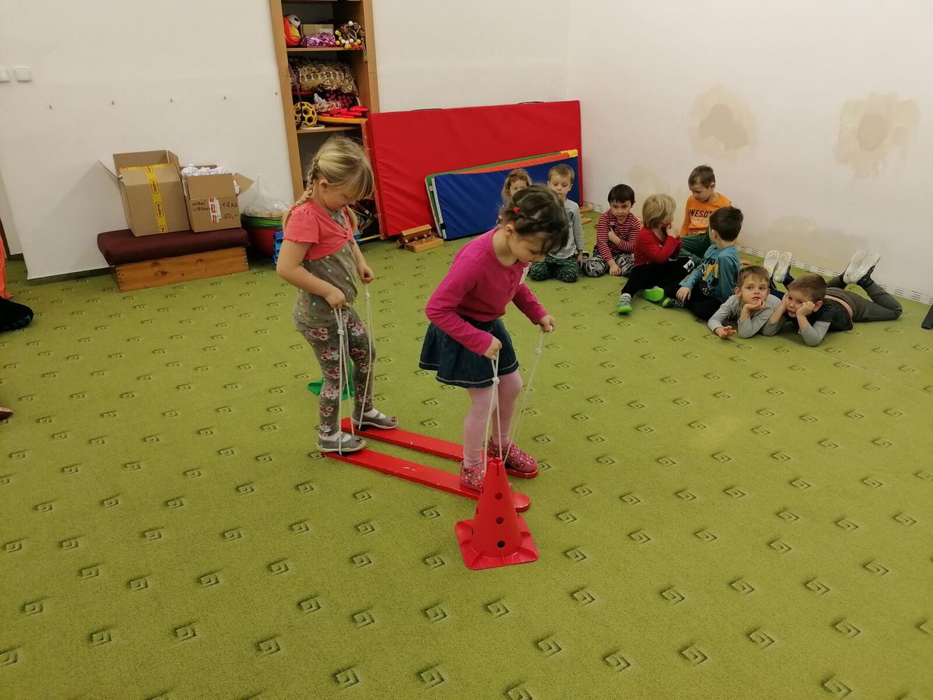 ZIMNÍ OLYMPIJSKÉ HRY V MŠ VI. (slalom na lyžích a "padák") - 8